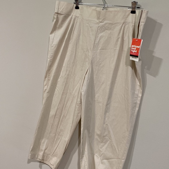 Fashion bug light weight stretch Capri in plus size - Picture 2 of 8